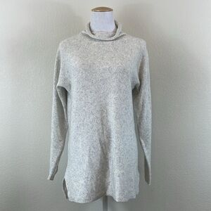 Banana Republic cotton/polyester white and blue speckle sweater size small